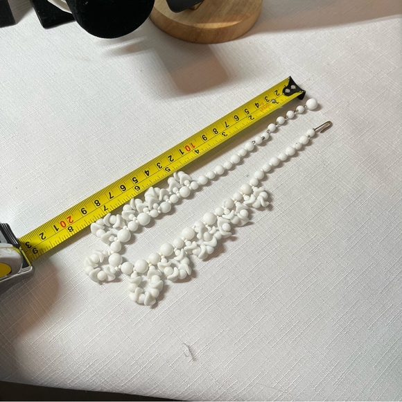 Vintage White Beaded Necklaces and bracelet set. Retro - Picture 7 of 10